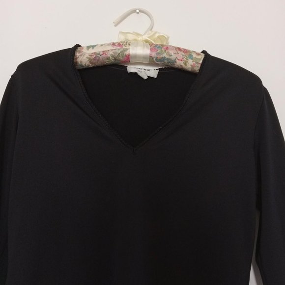 Black three-quarter length sleeved top - Picture 2 of 4